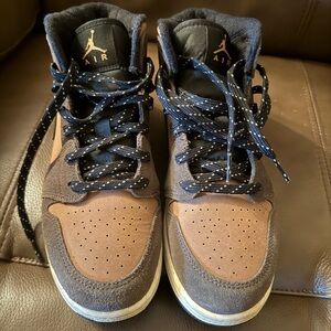 Dark Chocolate Jordan 1 Mids